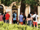 Turismo nel Vicentino, cibo prima voce di spesa in estate secondo Confcommercio Vicenza Code all'ufficio turistico di Vicenza di piazza Matteotti in agosto turismo vicentino