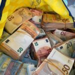 Scoperta a Pomezia maxi frode fiscale, GdF Roma: sequestrati beni per oltre 3,5 milioni di euro a 6 persone Denaro sequestrato da Guardia di Finanza