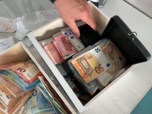 Denaro sequestrato da Guardia di Finanza