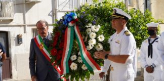 GAETA/AMERICANI E ITALIANI COMMEMORANO IL CAPPELLANO TEN. VINCENT CAPODANNO