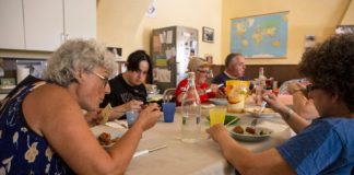 Vicenza, risposta concreta per nuove povertà post-covid. Comunità don Benzi: in piazza 25 e 26 settembre per evento solidale ‘Un pasto al giorno’ Con i volontari della Comunità di don Benzi l'evento "un pasto al giorno" a Vicenza