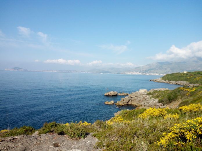 La splendida vista sul Golfo dal Sentiero di Porto Cofaniello nel parco di Gianola