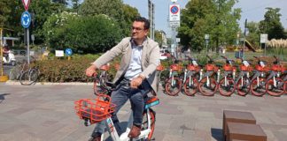 Bike sharing, sindaco Rucco e vice Celebron: da oggi 7 settembre al via il servizio a Vicenza con le prime 70 e-bike Il sindaco Rucco su una e-bike