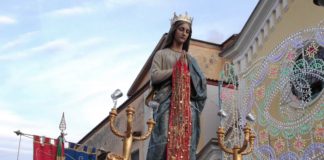 Festa natività di Maria a Scauri: l’8 settembre, come a… Vicenza. Il culto nasce nella Cappella Ducale (famiglia Caracciolo-Carafa, XVIII secolo) La festa della natività di Maria a Scauri (foto di Antonio Lepone)
