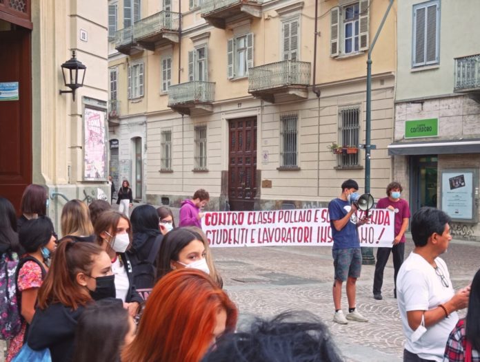 Proteste FGC contro classi pollaio