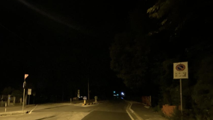 Tratto al buio di viale Margherita a Vicenza (foto di archivio)