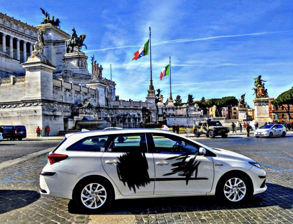 Taxi a Roma (loghi coperti)