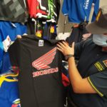 “Operazione Corto Circuito”, moto GP Misano 2021: la Guardia di Finanza di Rimini sequestra un laboratorio del falso: circa 3mila articoli contraffatti Sequestro GdF articoli contraffatti