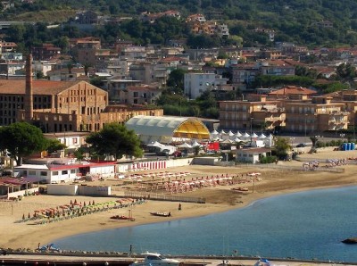 La fabbrica Sieci vista dal mare