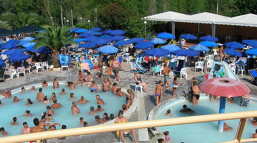 Una struttura delle Terme di Suio Terme (foto di Enzo Micillo)