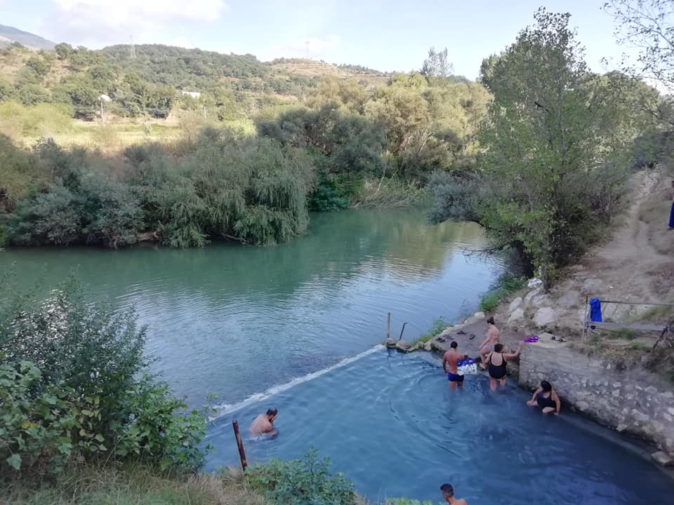 Un'immagine delle terme libere di Suio, da poco passate in gestione