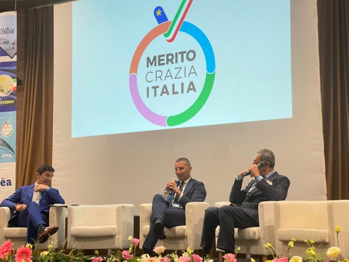 Il presidente Walter Mauriello tra i congressisti di Meritocrazia Italia