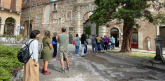 In 16 mila in agosto allo Iat per informazioni e acquisto di biglietti dei musei di Vicenza In coda davanti allo Iat di Vicenza