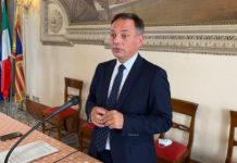 Matteo Tosetto lascia FI Vicenza, Valter Casarotto: “parla di coerenza ma mantiene il ruolo assessorile con disagio per la maggioranza” Matteo Tosetto, assessore al sociale di Vicenza