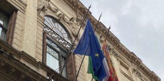 Bandiere a mezz’asta a Vicenza (palazzo Trissino) contro femminicidi, Francesco Rucco: promuoviamo la cultura del rispetto Bandiere a mezz’asta a Vicenza (palazzo Trissino)
