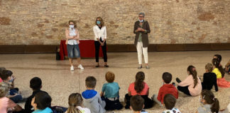 “Agata allegra e il pennello di Giambattista Tiepolo” in dono alle scuole primarie di Vicenza Da sinistra: Visentin, Siotto, Tolio