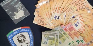 Pusher denunciato dalla polizia locale di Vicenza per spaccio di cocaina a Campo Marzo