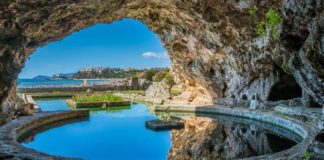 Un “bagno” nella storia: la spiaggia della grotta di Tiberio a Sperlonga Parco Riviera di Ulisse, resti della Villa di Tiberio; credits: Zingarate