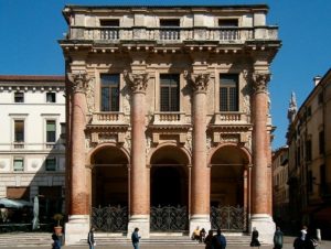 La Loggia del Capitaniato in Piaza dei Signori domani sarà illuminata di blu 