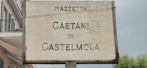 Cartello Piazza Caetani di Castelmola