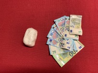 Cocaina per spaccio e incasso per vendita