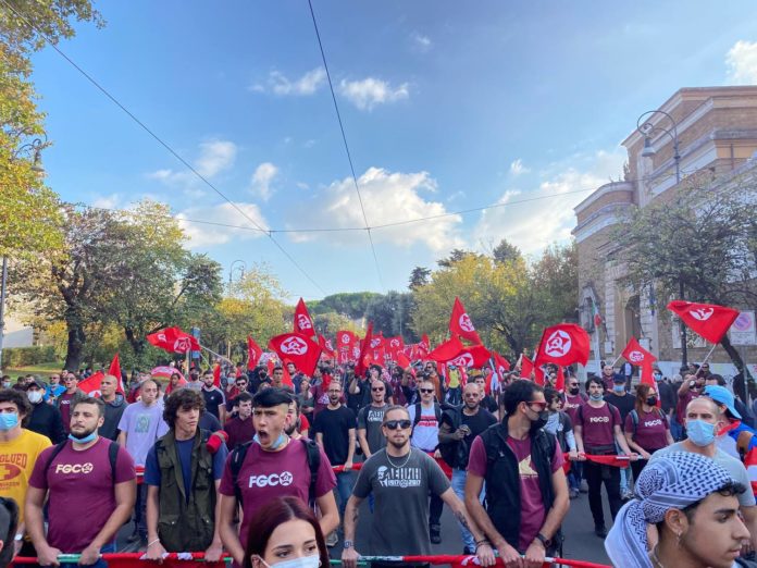 Giovani della FGC in corteo a Roma contro il G20