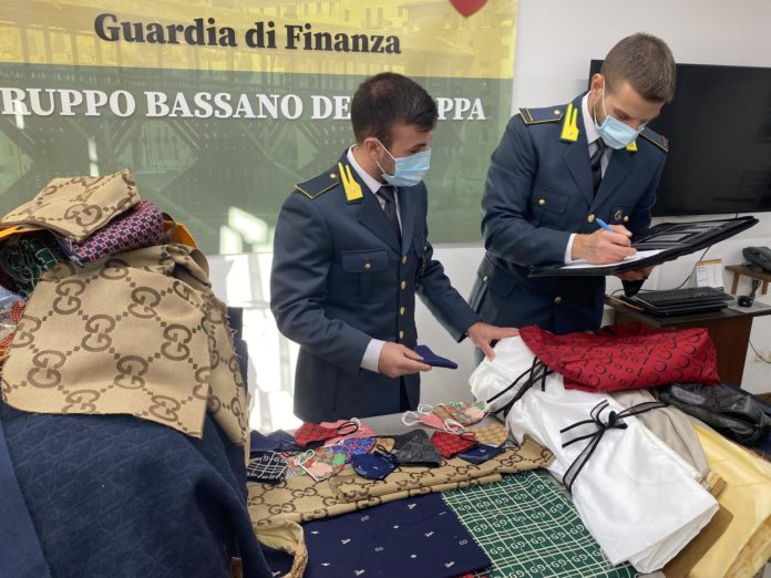 Marchi di lusso contraffatti da cinese a Bassano, scoperti e bloccati da GdF Vicenza