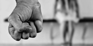 Sulla violenza domestica. “Filosofia in Agorà”: quando uno schiaffo smette di essere educativo e diventa violento? Quando uno schiaffo violento diventa educativo