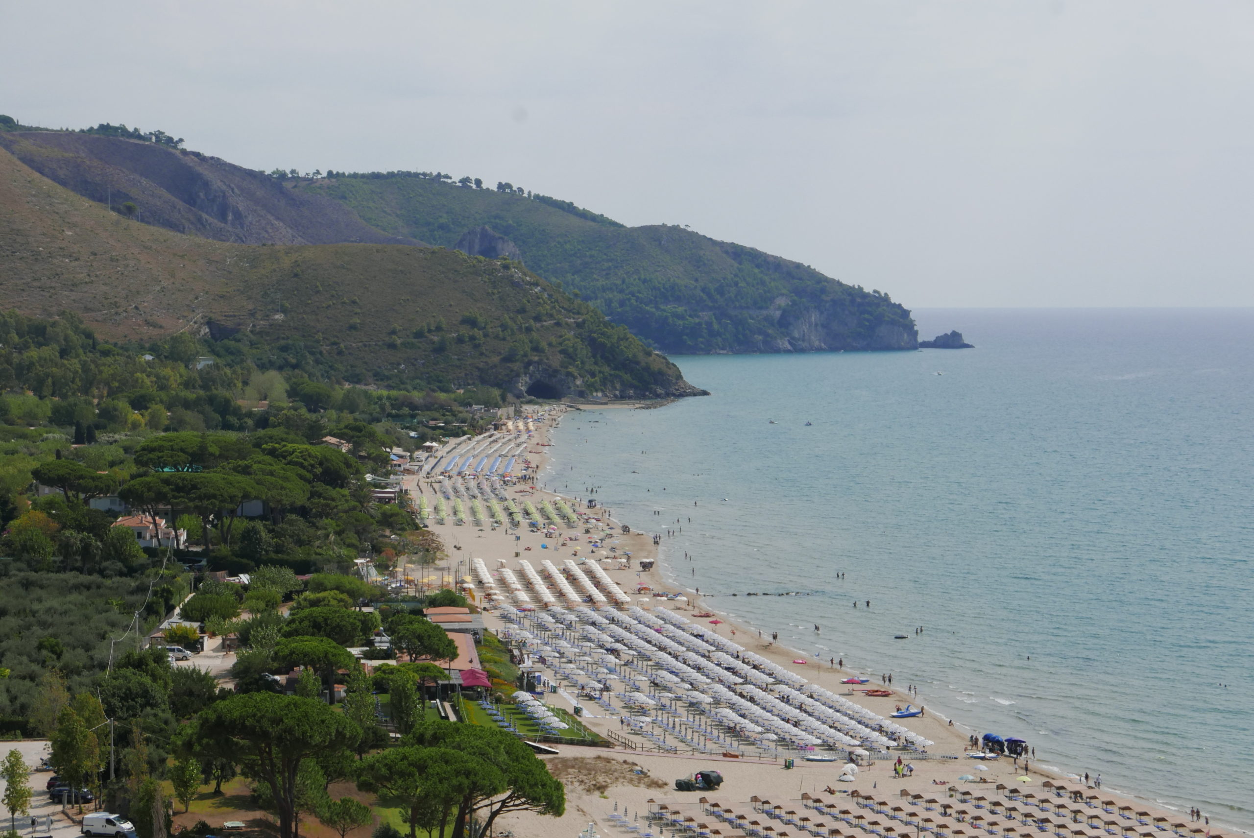 Spiaggia a sud di Sperlonga dove c'era la villa di Tiberio (foto di Luigi Jodice per ViPiù)