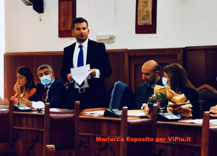 L'intervemto di Matteo Marcaccio (capogruppo Pd) al primo consiglio comunale di Minturno dello Stefanelli bis (foto di Mariarca Esposito per ViPiu.it)