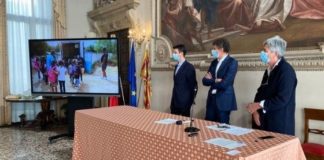 Materiale scolastico dismesso, oltre 150 doni tra banchi e sedie agli alunni della Tunisia