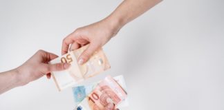 Lavoro, Veneto approva legge per parità retributiva uomini-donne. Zaia: “segnale di civiltà” parità salariale 4