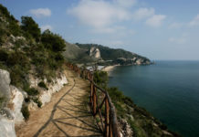 Il tracciato dell’antica Via Flacca lungo la Riviera di Ulisse Antica Via Flacca e Spiaggia di Bazzano. Credits: Hotel Corallo, Sperlonga.