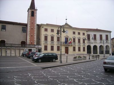 Montebello Vicentino, PIazza Italia