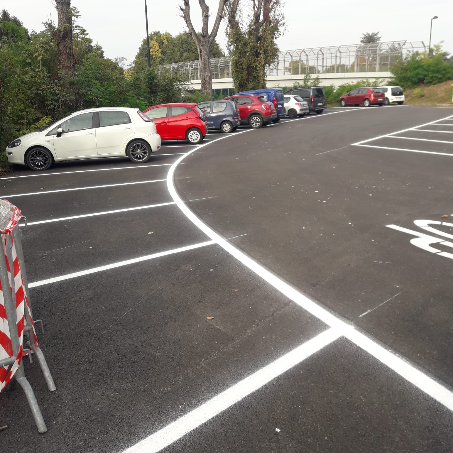 Parcheggio selvaggio stazione ferroviaria di Montebello Vicentino: stop