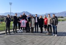 Il benvenuto all’Lr Vicenza del sindaco Giovanni Casarotto e della giunta al centro sportivo di Thiene! Lr Vicenza al campo di allenamento di Thiene, foto di gruppo