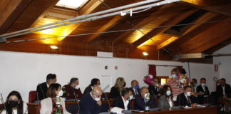 Giura il sindaco Gianluca Taddeo al Consiglio Comunale di Formia: presidente del Consiglio Pasquale Cardillo Cupo, vice Caterina Nocella Banchi della maggioranza della giunta Taddeo a Formia- foto di Pietro Zangrillo