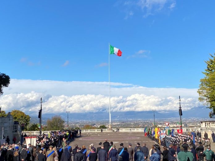 Centenario del Milite Ignoto, la cerimonia a Vicenza nel piazzale della Vittoria