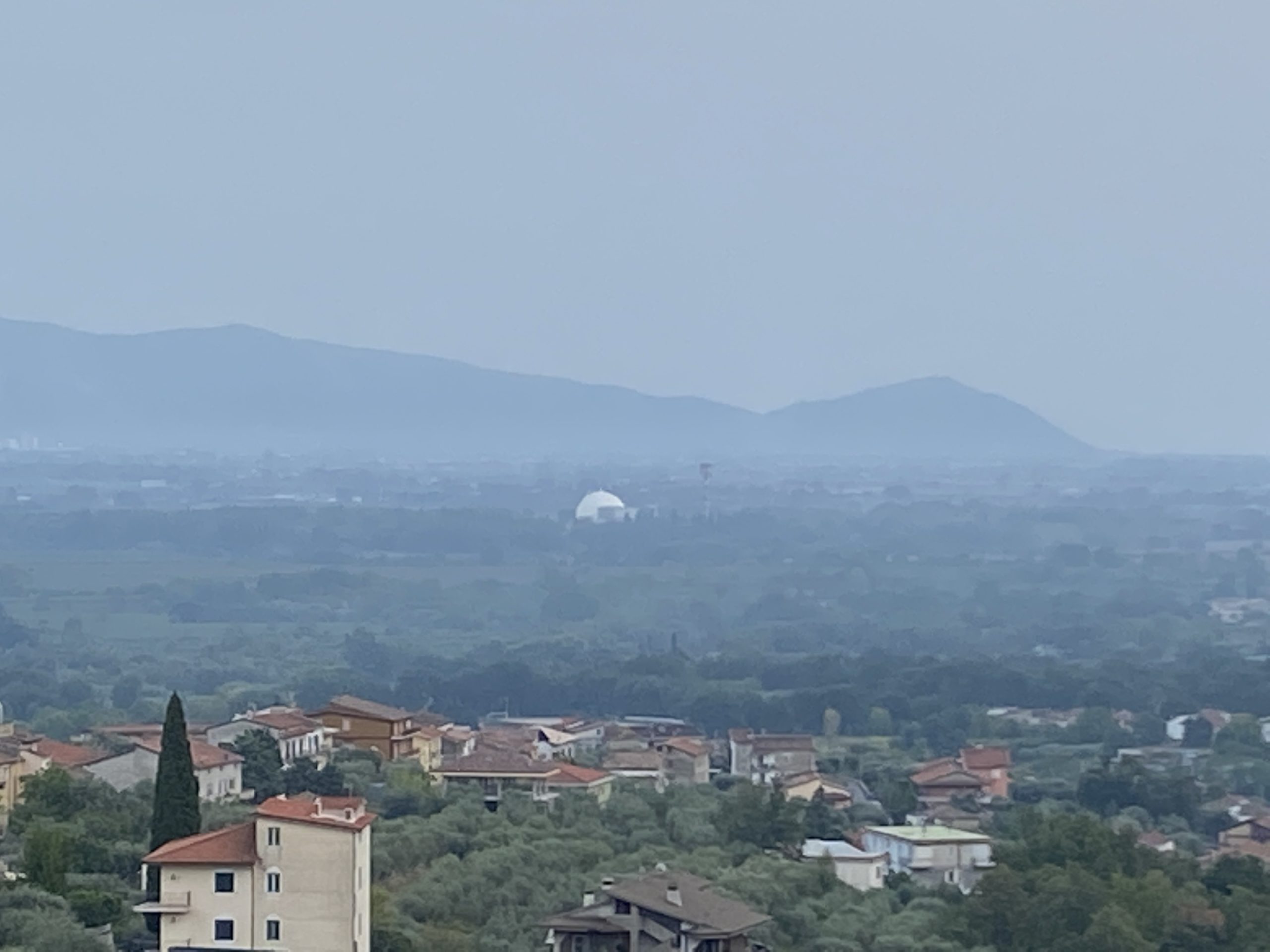 La centrale elettronucleare del Garigliano vista dalle colline di Castelforte e Santi Cosma e Damiano