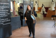 “Ti aspetto in cucina” a Fossanova arricchito dall’esibizione musicale della gaetana Valentina Ferraiuolo: quando il cibo è musica per il palato La musicista Valentina Ferraiuolo - foto di Pietro Zangrillo