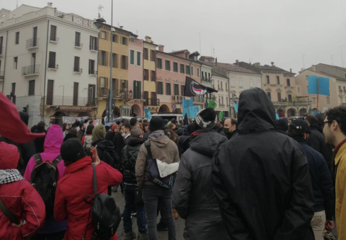 Manifestazione contro Bolsonaro nel Padovano
