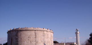 Il Mausoleo di Lucio Munazio Planco nello skyline di Gaeta Il Mausoleo di Lucio Munazio Planco nello skyline di Gaeta.