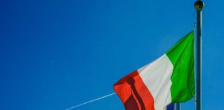 Napoli e Milan pronte a sedersi sul trono della Serie A? Napoli e Milan si contendono il campioantoi italiano di calcio? (foto di Pixabay)