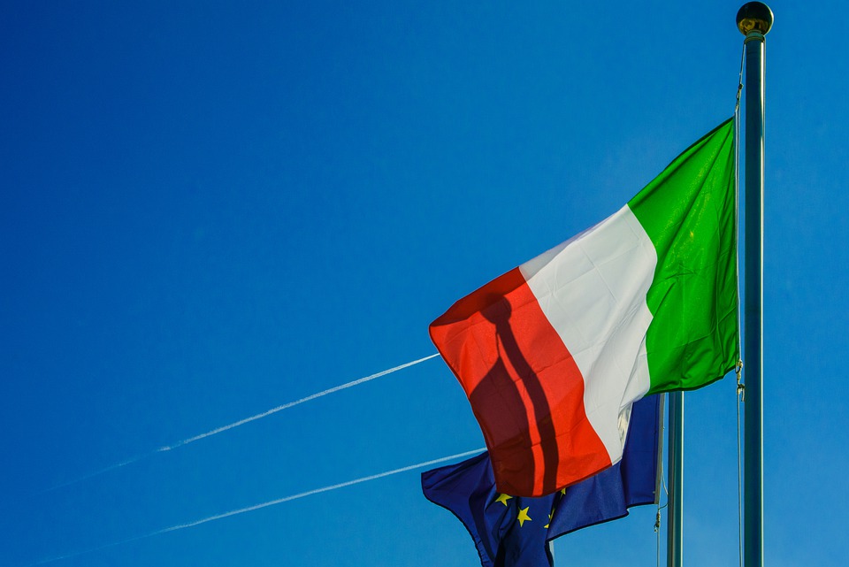 Napoli e Milan si contendono il campioantoi italiano di calcio? (foto di Pixabay)