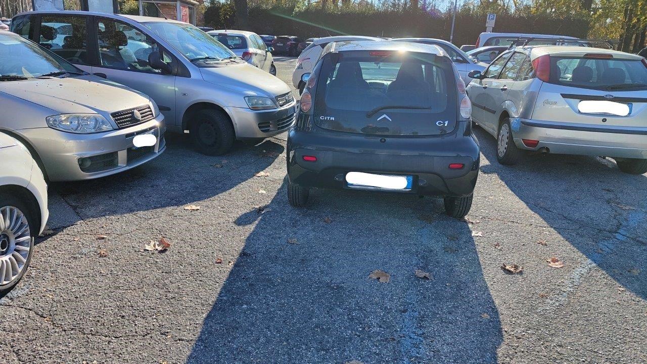 parcheggio San Bortolo di Vicenza senza strisce blu, Colombara: Far-west