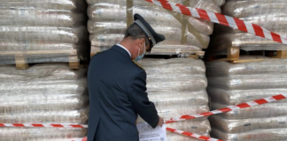 Pellet non conforme a certificazione qualità UE, GdF Belluno: sequestrati 36.000 kg, denunciato rappresentante società per frode in commercio Pellet non conforme sequestrato da GdF di Belluno