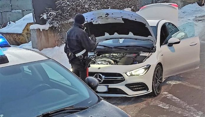 Ricettazione auto, intervento carabiniri (foto di archivio)