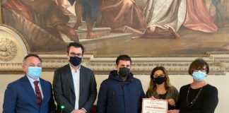 Bimbo investito da bus Svt in piazza Castello, Vicenza for Children: “2500 euro per cure mediche” Rucco con Tosetto e Vicenza for Children incontra padre bimbo investito