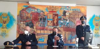 Prostituzione, a Vicenza duro colpo al racket. Questore Antonino Messineo: per sfruttamento e favoreggiamento 8 arresti e 7 individuati per ora in fuga il questore di Vicenza Messineo illustra operazione anti sfruttamento prostituzione