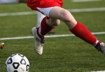 Quante possibilità hai di diventare un calciatore professionista? Lo rivela uno studio regione per regione Lr Vicenza, un calciatore professionsta in azione